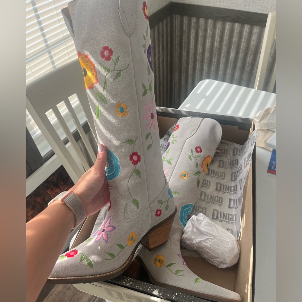 Dingo flower power suede boots - brand new